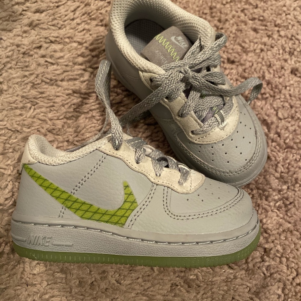 Shoes - Picture 3 of 3